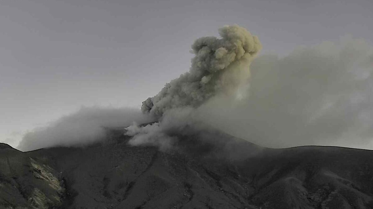 Συναγερμός στην Κολομβία: Το ηφαίστειο Πουρασέ καλύπτει χωριά με τέφρα