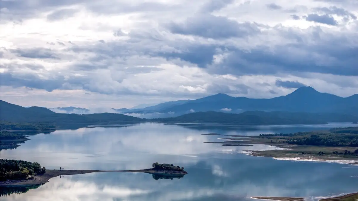 Καιρός: Συννεφιασμένος σήμερα – Τοπικές βροχές σε βορειοδυτικές περιοχές