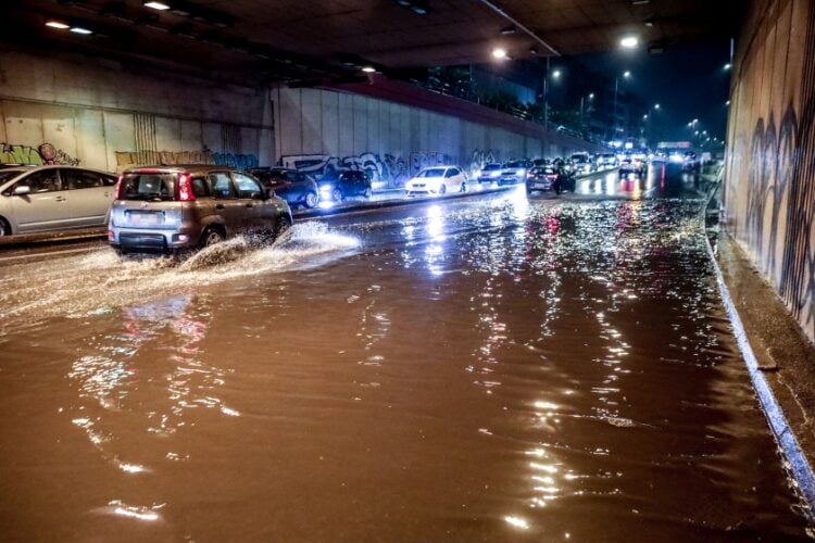 Κακοκαιρία “Byron”: Σφοδρές καταιγίδες, χαλαζοπτώσεις και πλημμυρισμένοι δρόμοι στην Αττική- Δείτε video