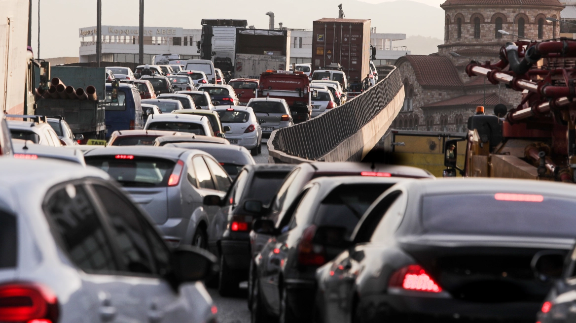 Νέα Φιλαδέλφεια: Γερανός προσέκρουσε σε κολόνα και ντεραπάρισε – Κυκλοφοριακές ρυθμίσεις στο σημείο