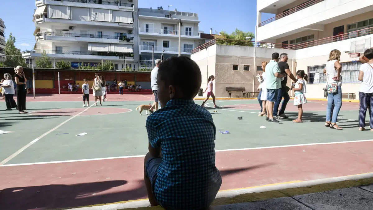 Λουτράκι: Επιμένει στην καταγγελία η δασκάλα του 6χρονου, σύμφωνα με τον δικηγόρο της