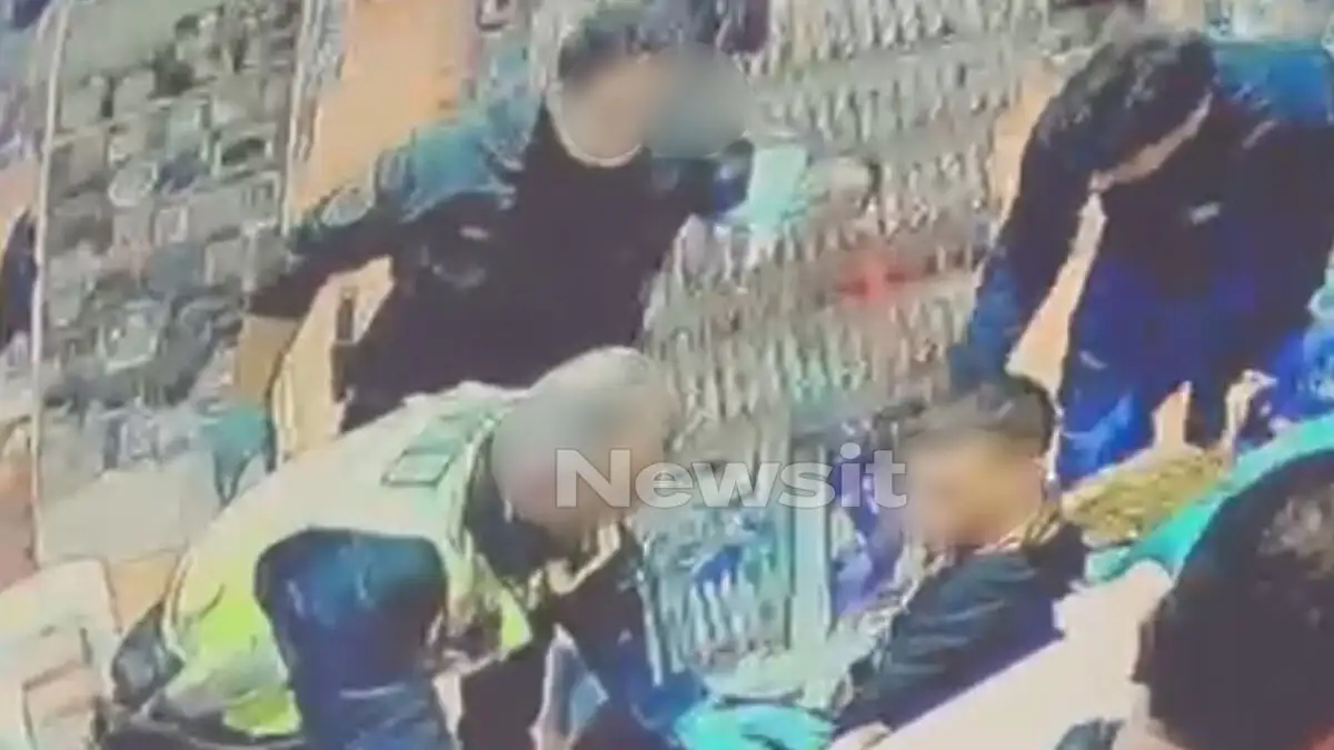 Αχαρνών: Βίντεο ντοκουμέντο με τον έναν από τους δύο άνδρες που βρέθηκαν μαχαιρωμένοι να ζητά βοήθεια σε μαγαζί