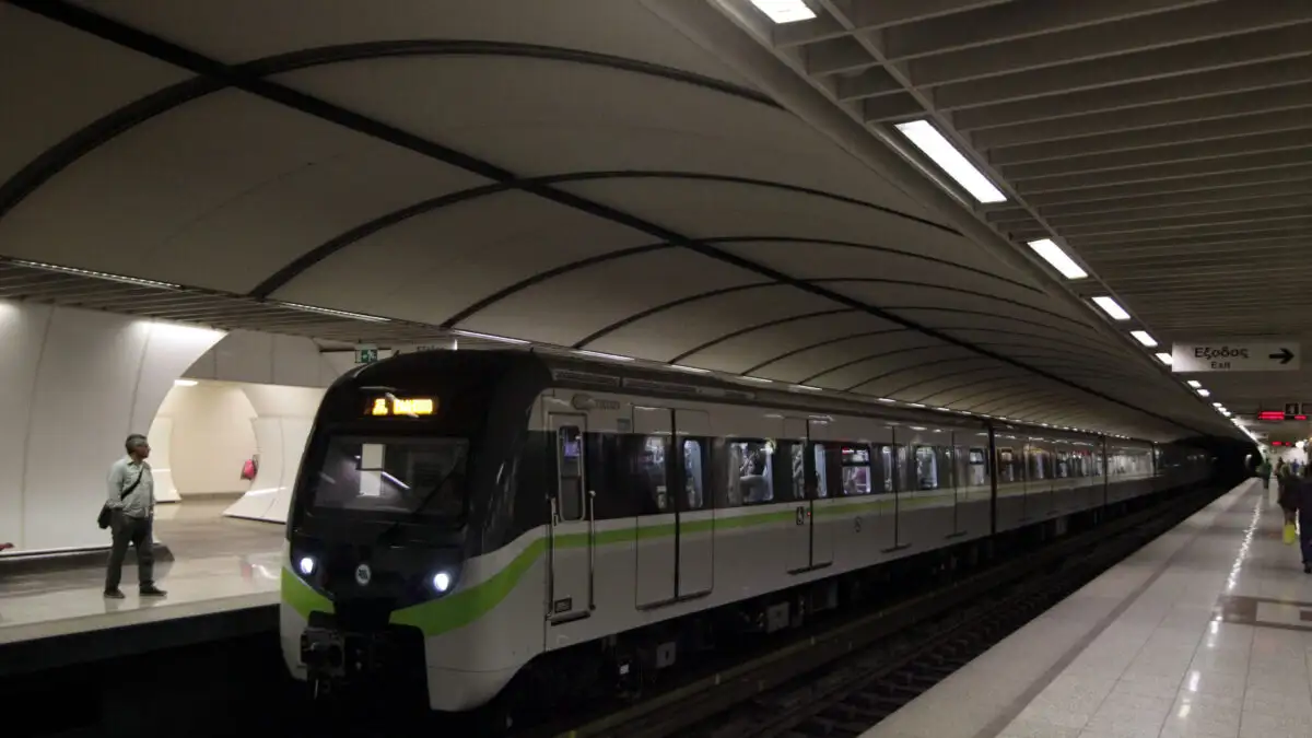 Παραμονή Πρωτοχρονιάς στις Συγκοινωνίες: Πότε Σταματούν τα Δρομολόγια στην Πόλη