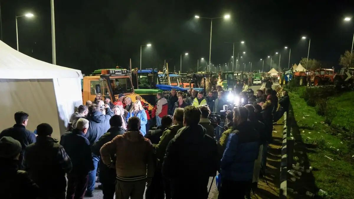 Αγροτικές κινητοποιήσεις: Εντείνουν τις πιέσεις λίγο πριν τα Χριστούγεννα