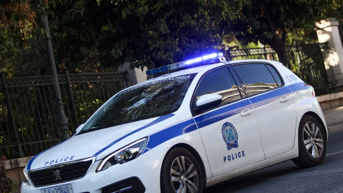 Νέο Ηράκλειο: 16χρονος λήστεψε 12χρονες με απειλή μαχαιριού – Έκλεψε το κινητό της μίας και αργότερα συνελήφθη Νέο Ηράκλειο: 16χρονος λήστεψε 12χρονες με απειλή μαχαιριού – Έκλεψε το κινητό της μίας και αργότερα συνελήφθη