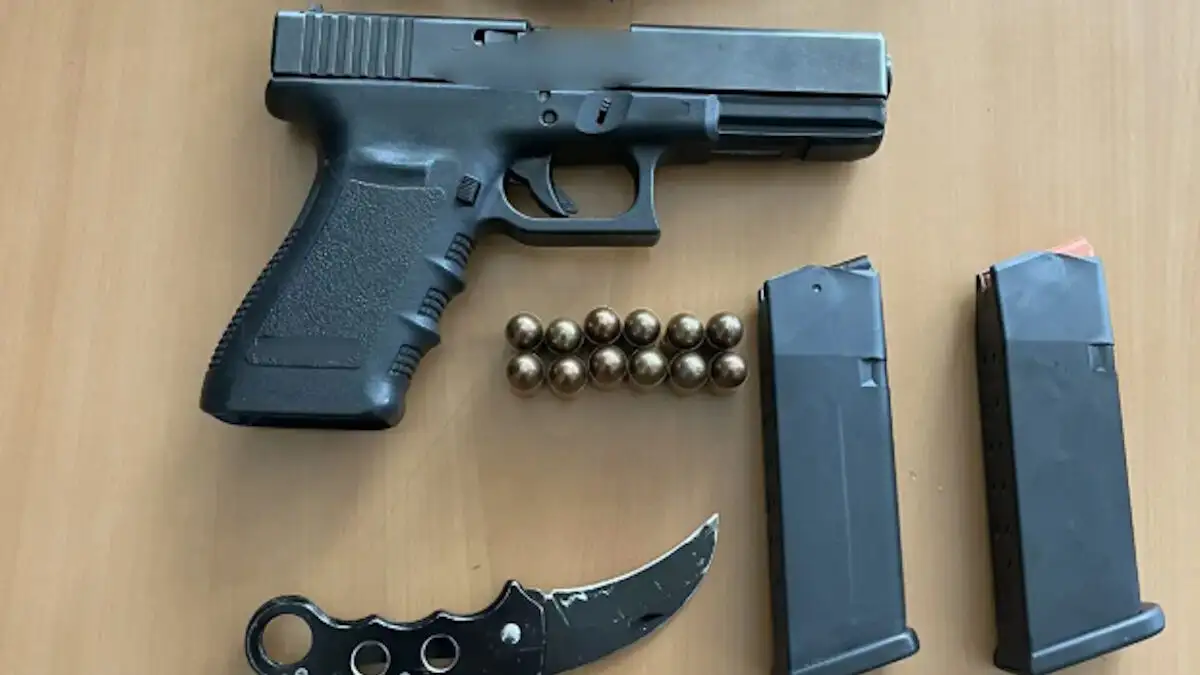 Πετράλωνα: Συνελήφθη 44χρονος που παρίστανε τον αστυνομικό με όπλα στην κατοχή του Πετράλωνα: Συνελήφθη 44χρονος που παρίστανε τον αστυνομικό με όπλα στην κατοχή του