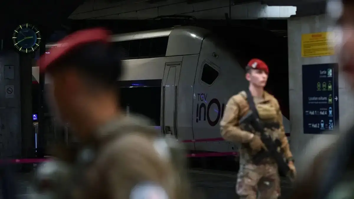 Παρίσι: Νεαρός επιτέθηκε με μαχαίρι σε τρεις γυναίκες σε σταθμούς μετρό