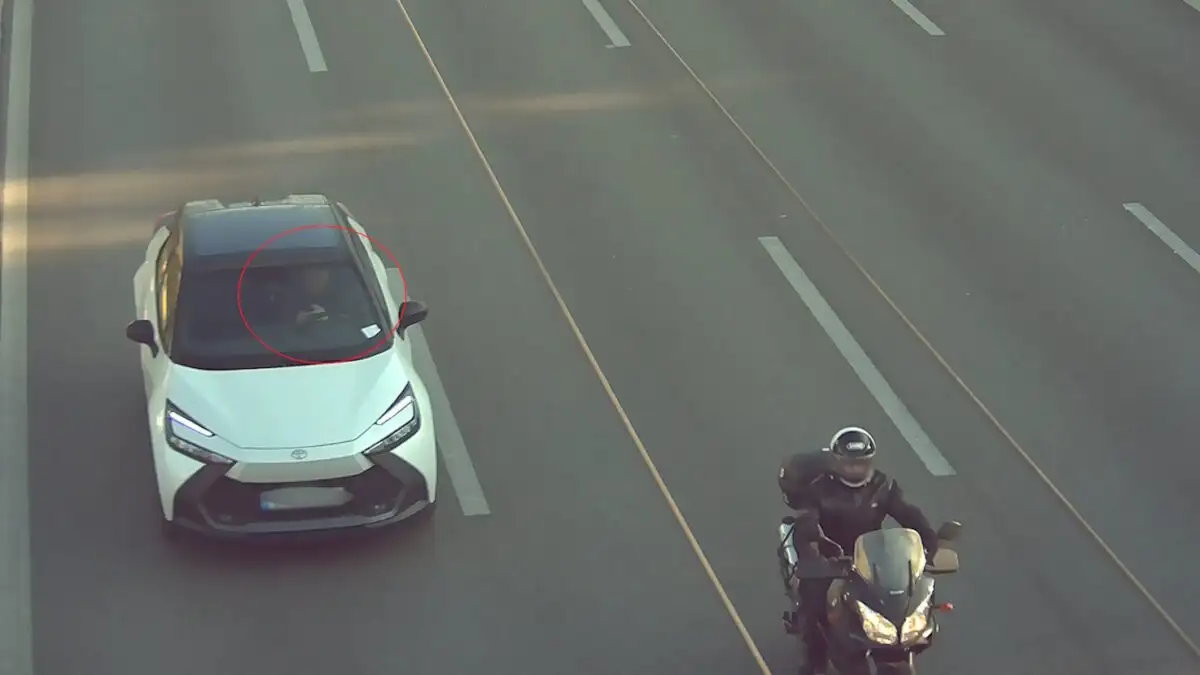 Σε πλήρη λειτουργία οι «έξυπνες» κάμερες της Τροχαίας στην Αττική – Χιλιάδες παραβάσεις σε λίγες ημέρες