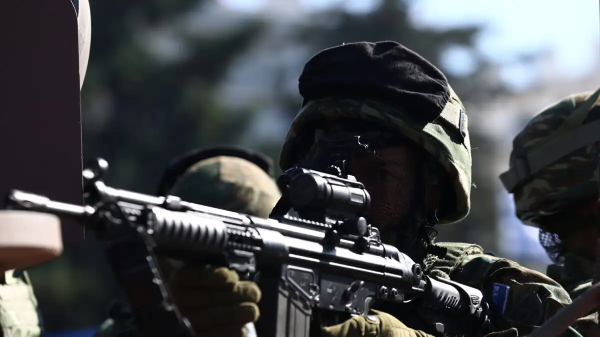 Κομισιόν: Δεν υπήρξε απόρριψη των ελληνικών εξοπλιστικών – Απαιτούνται πρόσθετες διευκρινίσεις