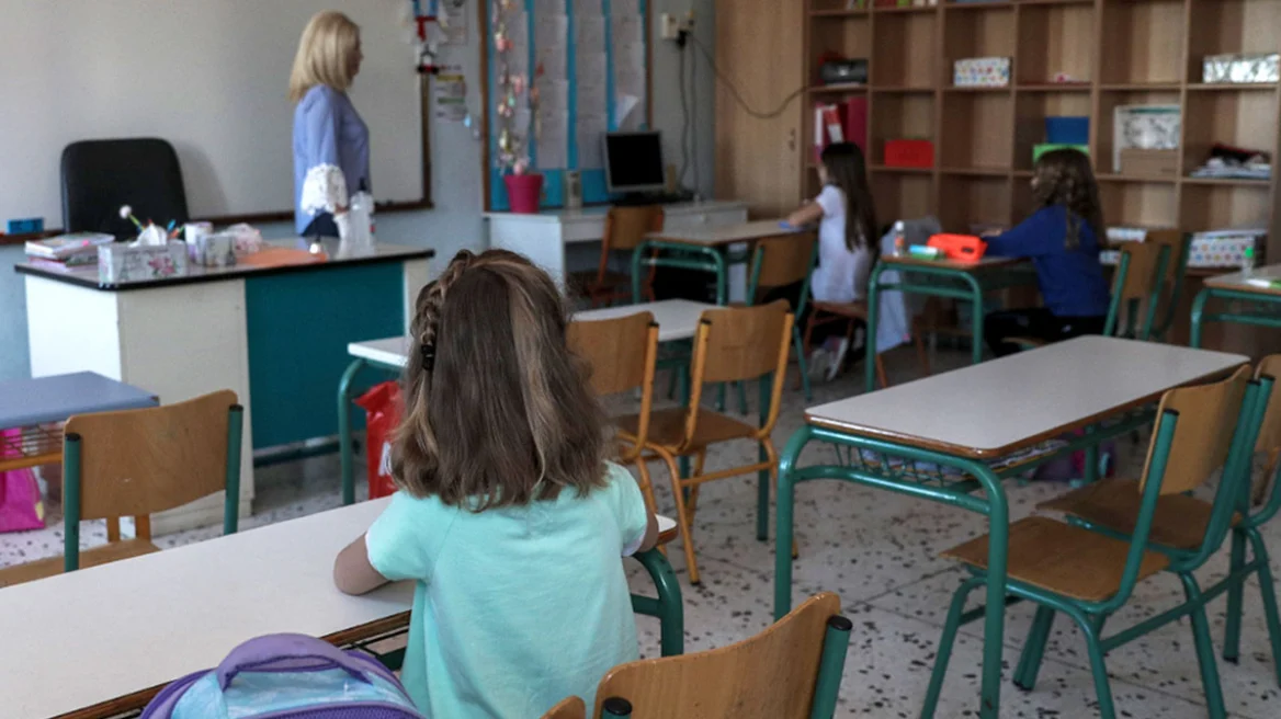 Κλείνουν αύριο τα σχολεία για τις γιορτές των Χριστουγέννων – Πότε επιστρέφουν οι μαθητές στα θρανία