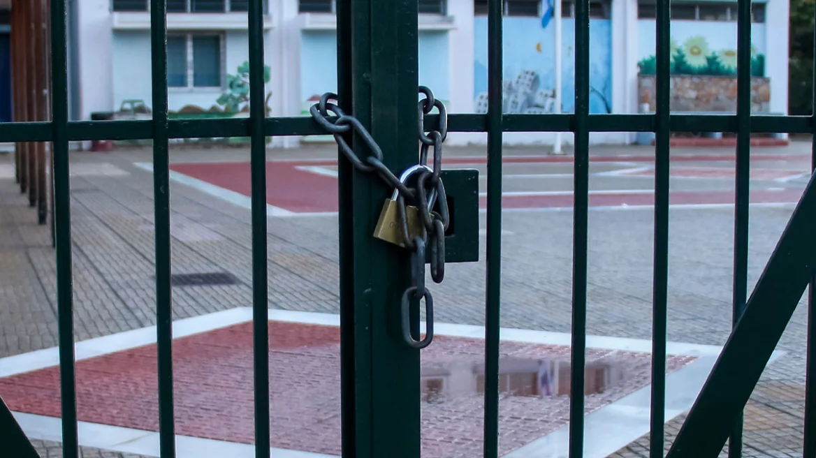 Πάτρα: Ανηλίκοι Επιτίθενται σε 15χρονο Έξω από Σχολείο