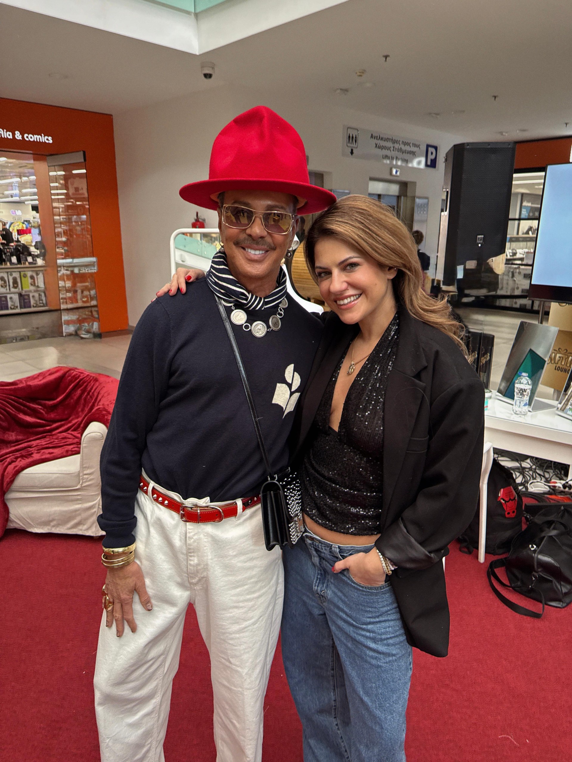 Εορταστικό μακιγιάζ με λάμψη Χριστουγέννων από τη Σουζάνα Κεγγίτση και το MadWalk Gifting Lounge by ΣΚΡΑΤΣ