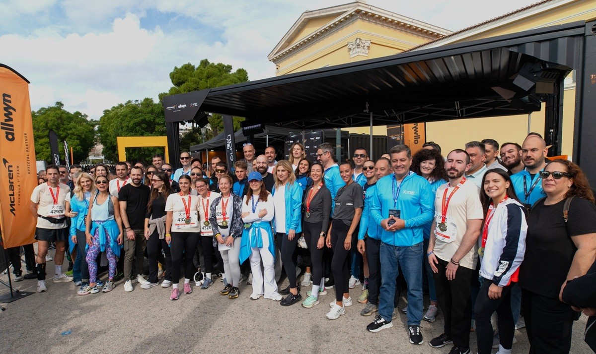 Το πρωτόγνωρο για τα ελληνικά δεδομένα roadshow με το showcar της McLaren F1 Team