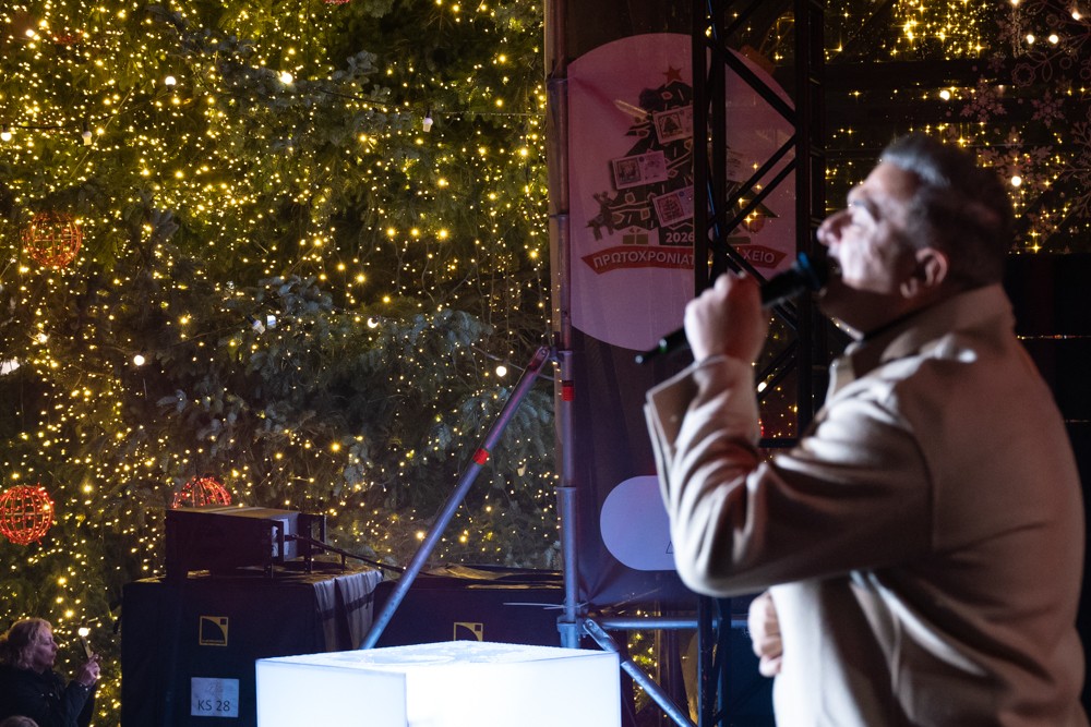 Χριστουγεννιάτικη μαγεία στην πλατεία Αριστοτέλους με τον Αντώνη Ρέμο