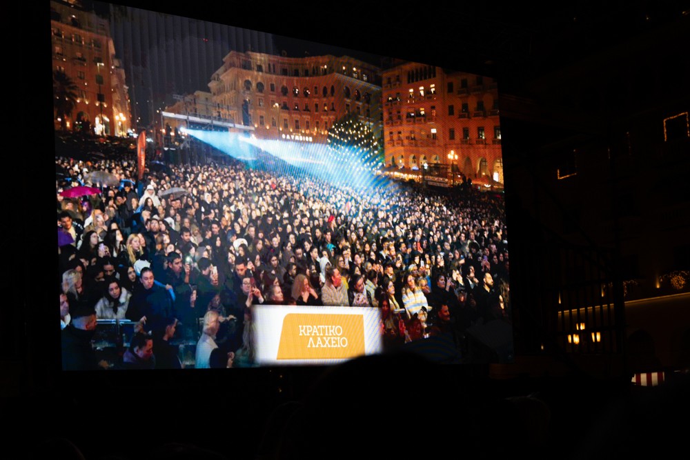 Χριστουγεννιάτικη μαγεία στην πλατεία Αριστοτέλους με τον Αντώνη Ρέμο