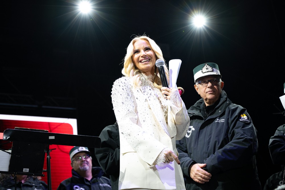 Χριστουγεννιάτικη μαγεία στην πλατεία Αριστοτέλους με τον Αντώνη Ρέμο