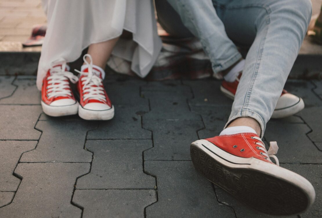 Τι μας ωθεί πραγματικά να ερωτευτούμε: χημεία, ανάγκη ή κοινωνικός προγραμματισμός;- της Νίκης Καταφελή