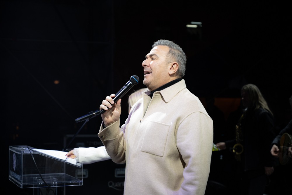 Χριστουγεννιάτικη μαγεία στην πλατεία Αριστοτέλους με τον Αντώνη Ρέμο