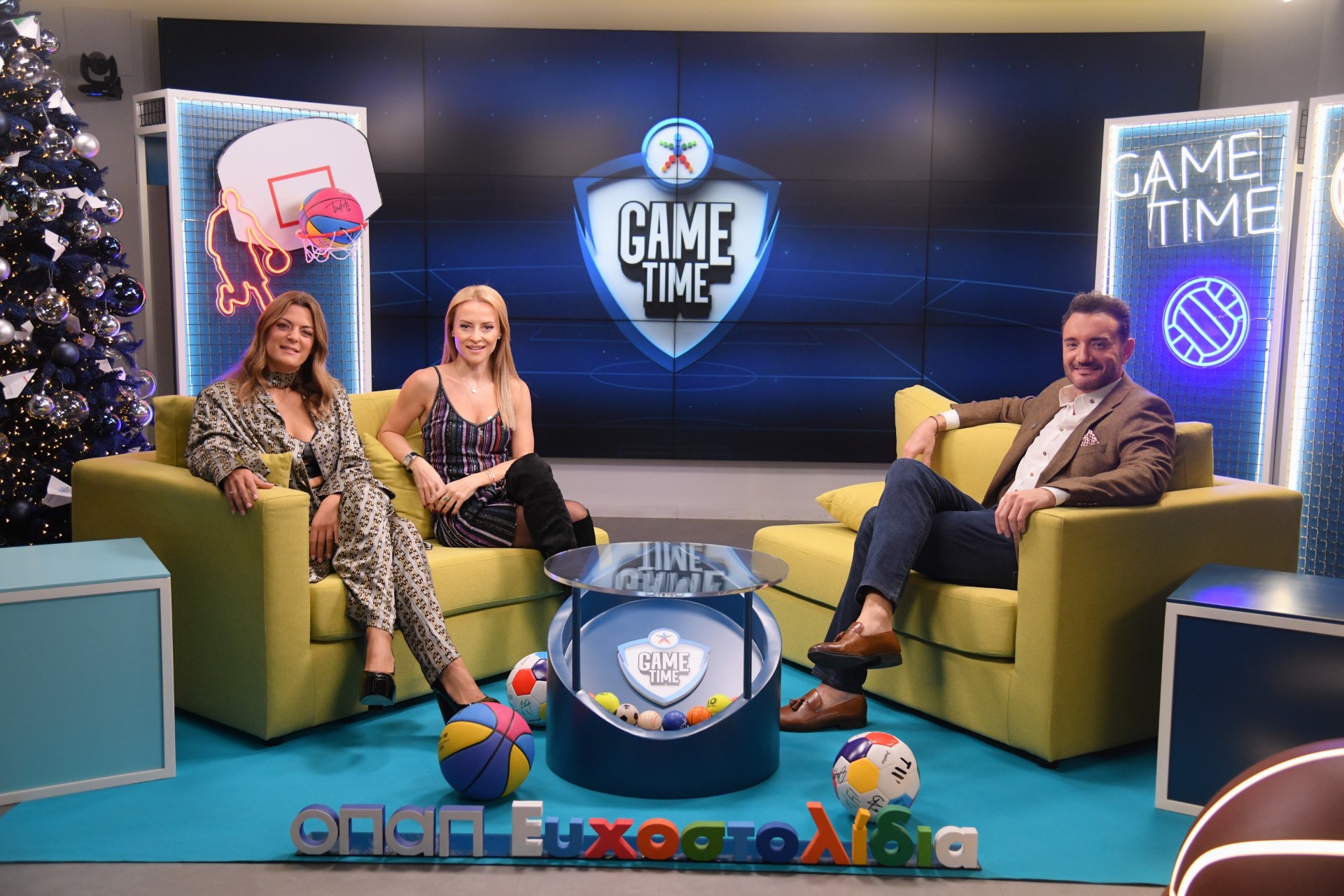 Ο Χρήστος Μενιδιάτης στο εορταστικό Game Time: Το ντουέτο με τον Ντέμη Νικολαΐδη και ο Μέσι σε ρόλο του Άη Βασίλη