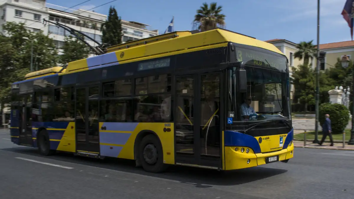 Πειραιάς: Ξεκίνησε η αποξήλωση του τρόλεϊ – Γραμμές 17 και 20 με ηλεκτρικά λεωφορεία από αύριο Πειραιάς: Ξεκίνησε η αποξήλωση του τρόλεϊ – Γραμμές 17 και 20 με ηλεκτρικά λεωφορεία από αύριο