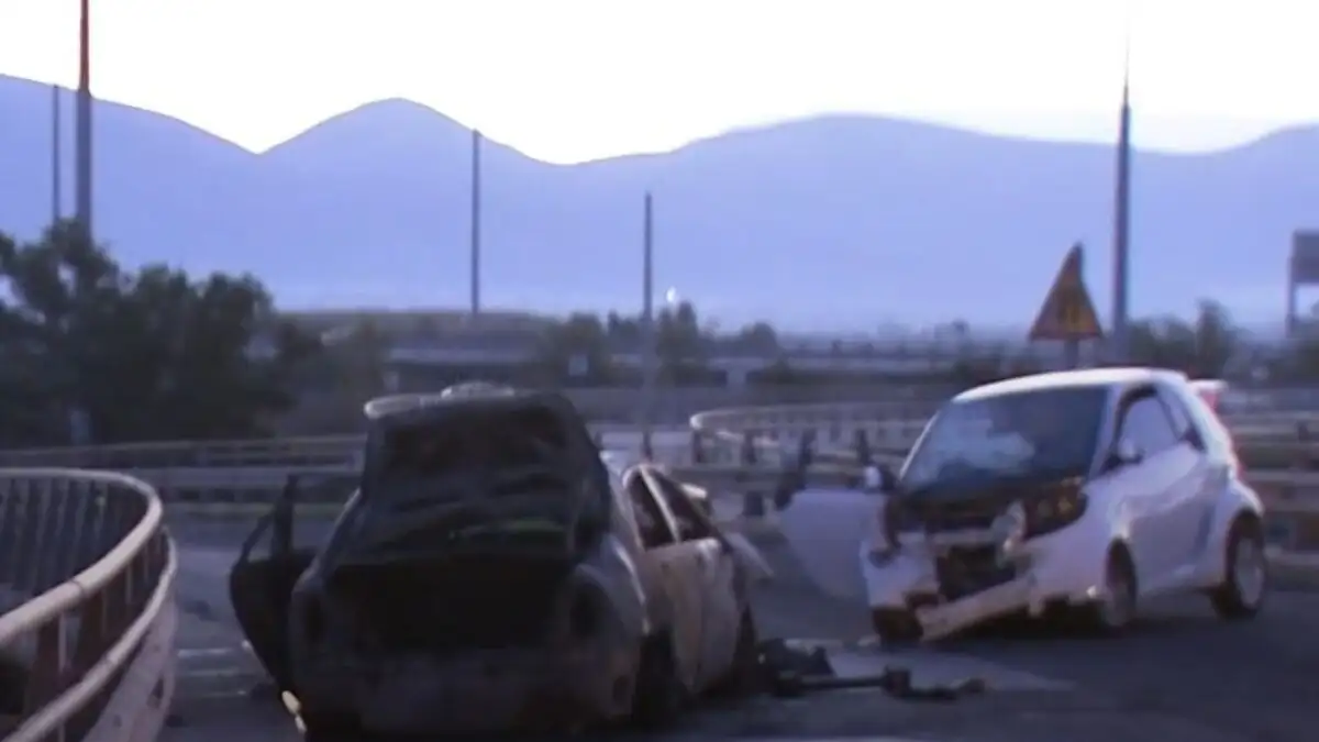 Παλαιό Φάληρο: Αυτοκίνητο σε αντίθετο ρεύμα προκάλεσε τροχαίο – Τυλίχθηκε στις φλόγες το όχημα του οδηγού Παλαιό Φάληρο: Αυτοκίνητο σε αντίθετο ρεύμα προκάλεσε τροχαίο – Τυλίχθηκε στις φλόγες το όχημα του οδηγού