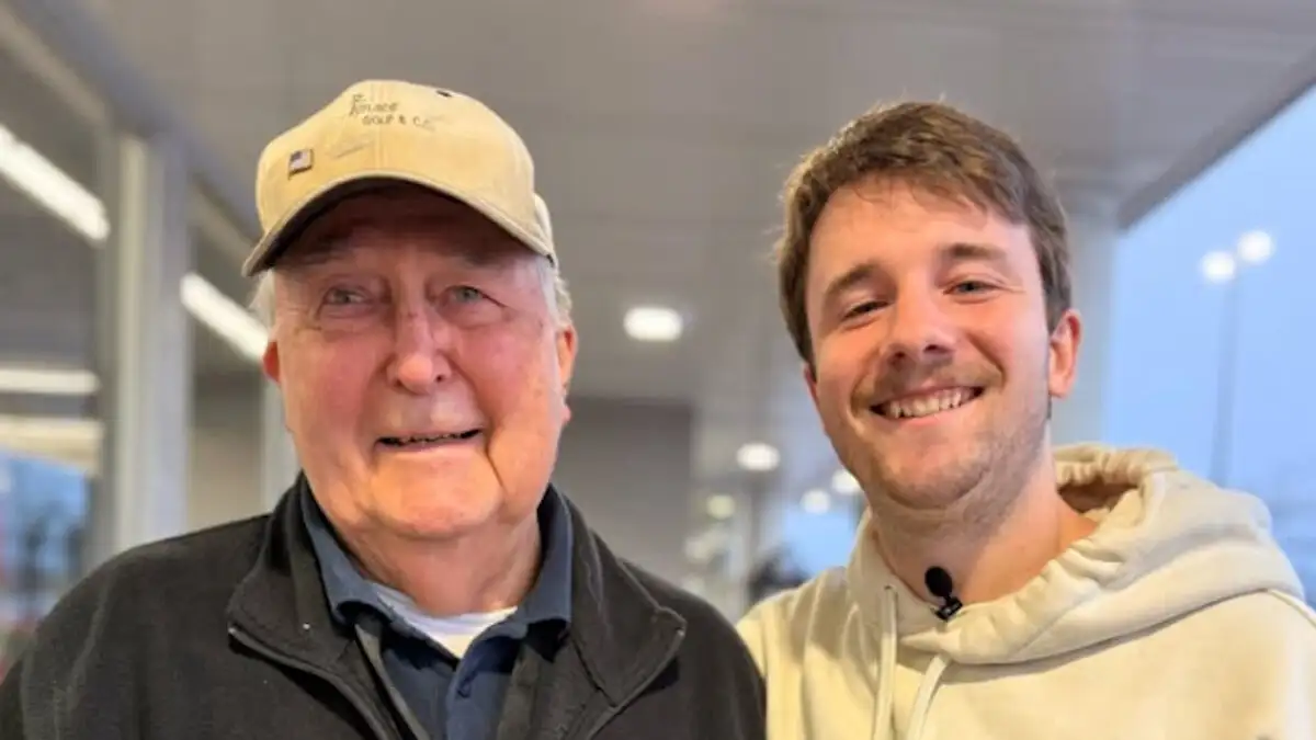 Η ιστορία του 88χρονου που δούλευε σε σούπερ μάρκετ και η πρωτοβουλία ενός νεαρού influencer για να τον βοηθήσει