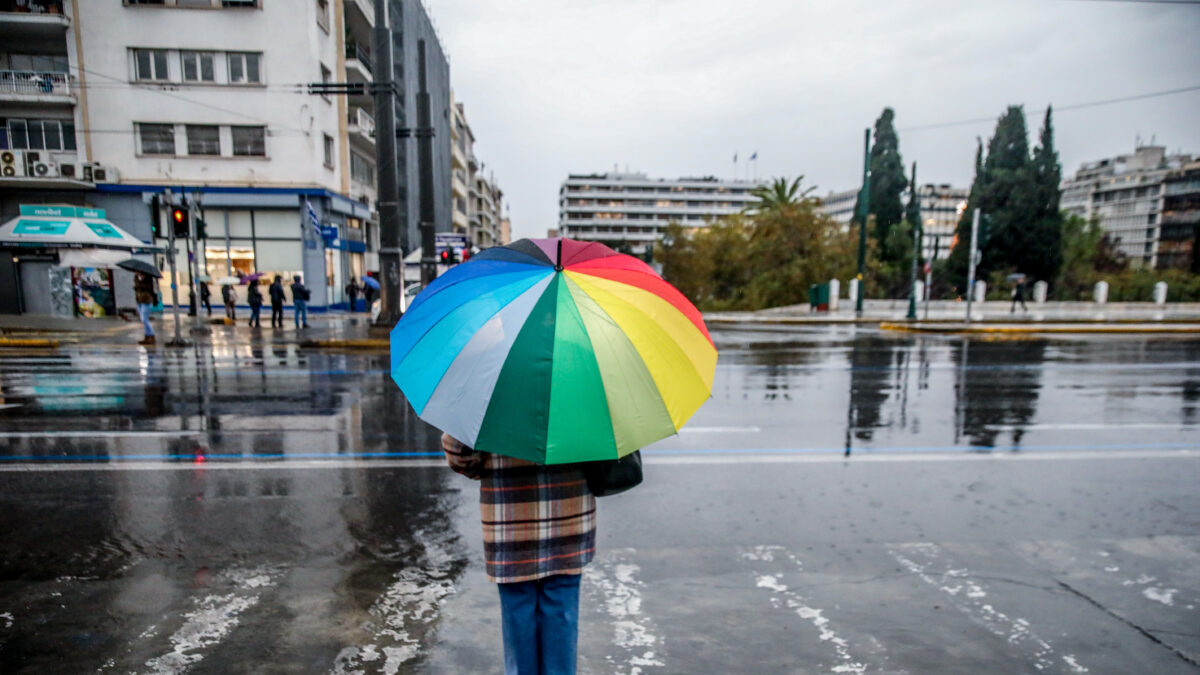 Καιρός: Αδιάκοπες βροχές και ακραία φαινόμενα με επίκεντρο την Αττική Καιρός: Αδιάκοπες βροχές και ακραία φαινόμενα με επίκεντρο την Αττική