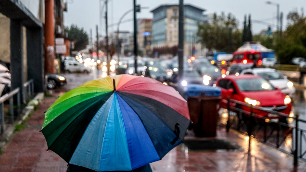 Κακοκαιρία Byron: Ισχυρές βροχές και θυελλώδεις άνεμοι – 9 περιοχές σε «κόκκινο» συναγερμό