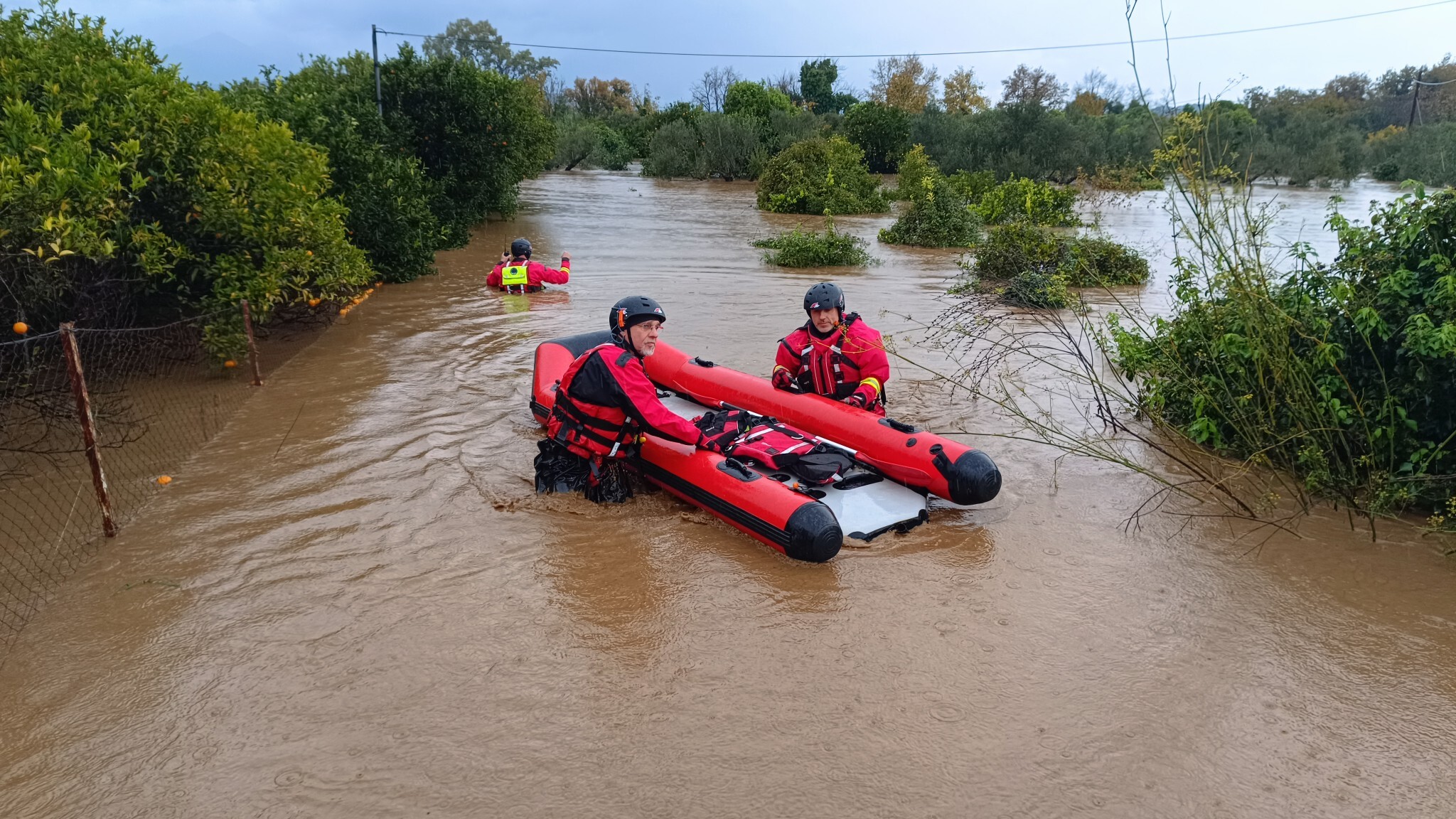 Ανατολική Μάνη: Επιχείρηση απεγκλωβισμού τετραμελούς οικογένειας σε πλημμυρισμένο σπίτι- Δείτε video