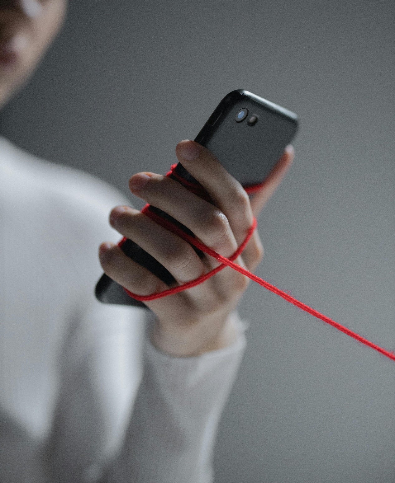 Μια Αόρατη Πηγή Άγχους: Πώς τα Social Media επιδρούν στην ψυχολογία των νέων- της Βάλιας Οικονόμου