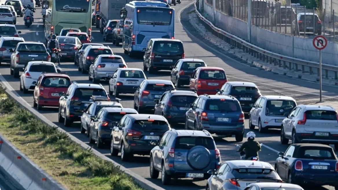 Live κυκλοφοριακή εικόνα: Κυκλοφοριακό χάος στον Κηφισό μετά από τροχαίο – Καθυστερήσεις στην Αττική Οδό και στο κέντρο