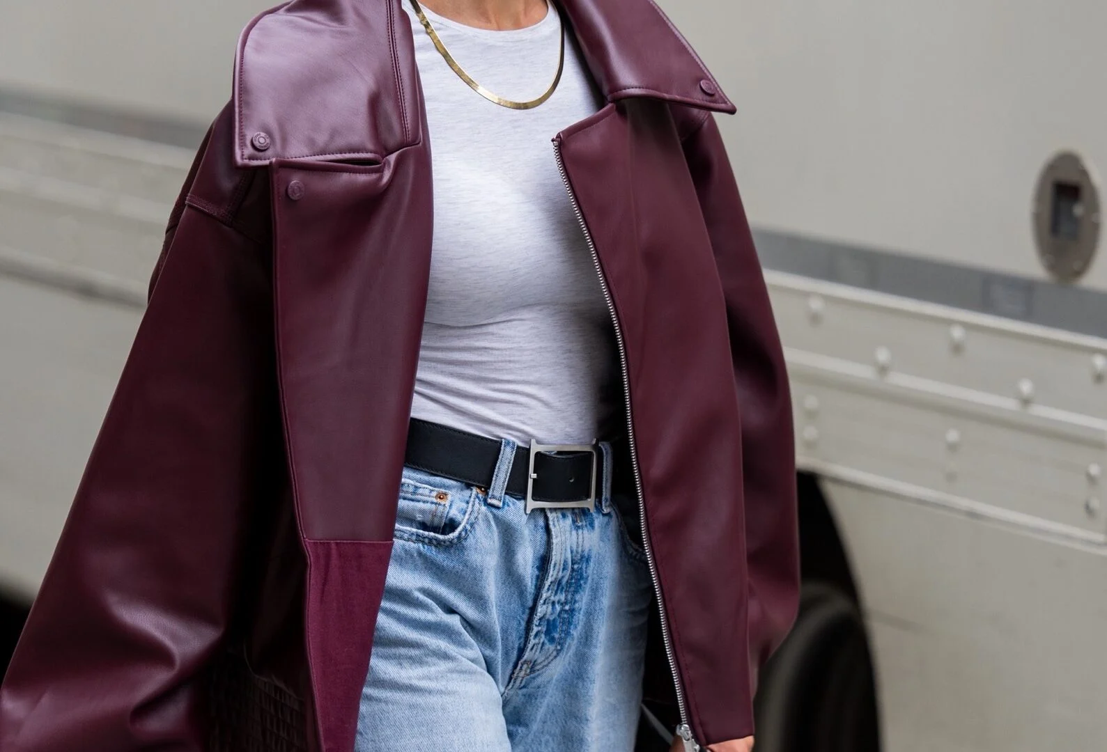 Βουργουνδί: Το χρώμα που κυριαρχεί στη μόδα φέτος