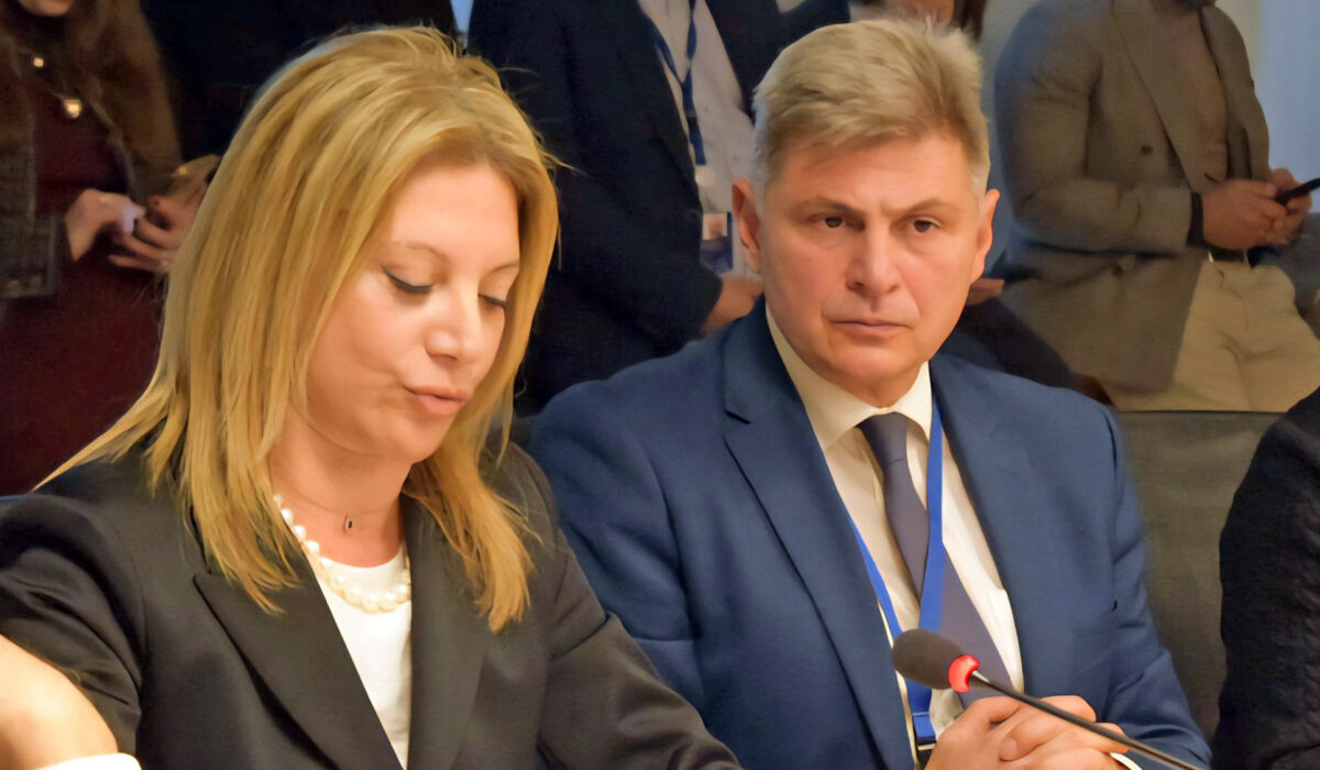 Θέμα χρόνου η έξοδος Φαραντούρη από το ΣΥΡΙΖΑ - τα καλά λόγια της Καρυστιανού- του Σωτήρη Μπολάκη