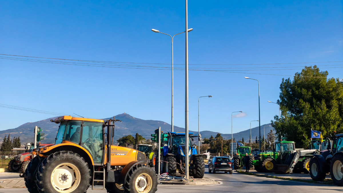 Μπλόκα αγροτών σε εξέλιξη: Ανοιχτοί βασικοί κόμβοι, κλείνει από το Σάββατο η Περιμετρική Πατρών