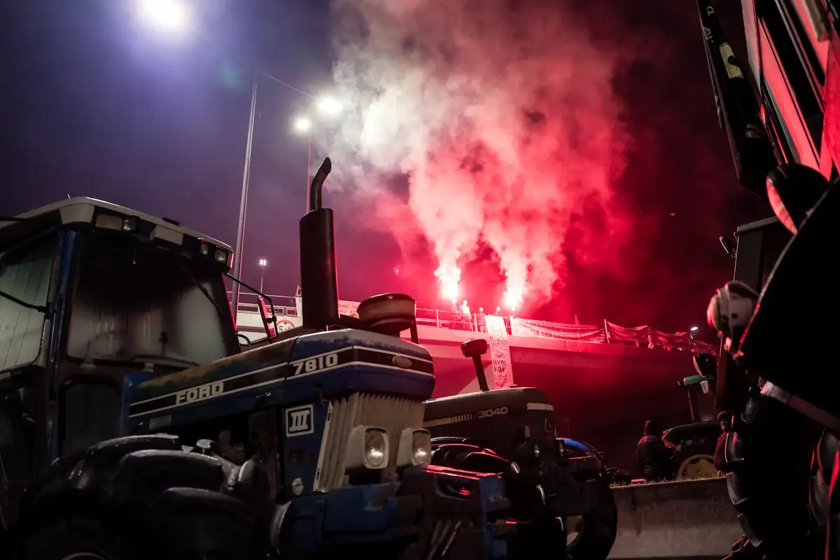 Αγροτικές κινητοποιήσεις: Κλειστή η Αθηνών–Λαμίας, αποκλεισμένη η γέφυρα Χαλκίδας και μπλόκα στα τελωνεία