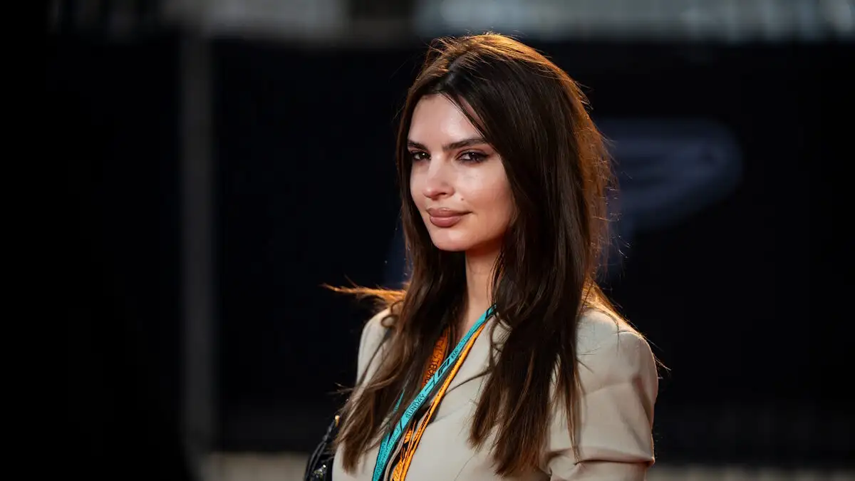 Έμιλι Ραταϊκόφσκι: Από το twerk στο σούπερ μάρκετ μέχρι το χιτζάμπ – Το διαδίκτυο μιλάει