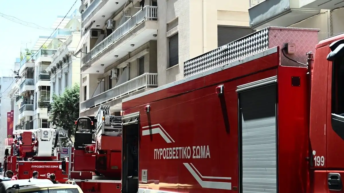 Περιστέρι: Τραγωδία από φωτιά σε διαμέρισμα με ηλικιωμένη χωρίς αισθήσεις