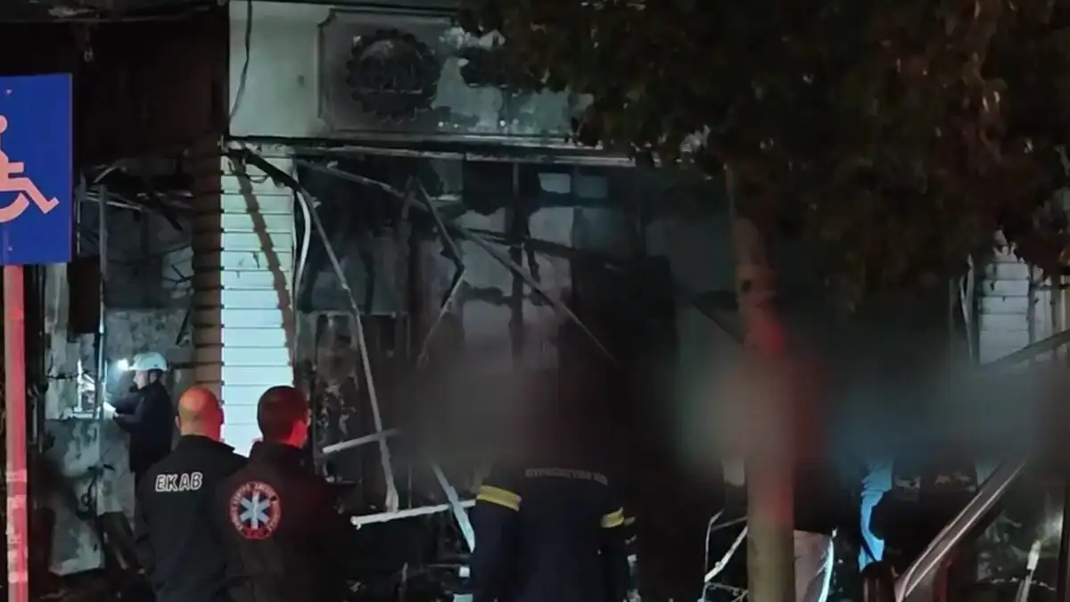 Νέα Σμύρνη: Στις φλόγες επιχείρηση αισθητικής – Σοβαρές υλικές ζημιές