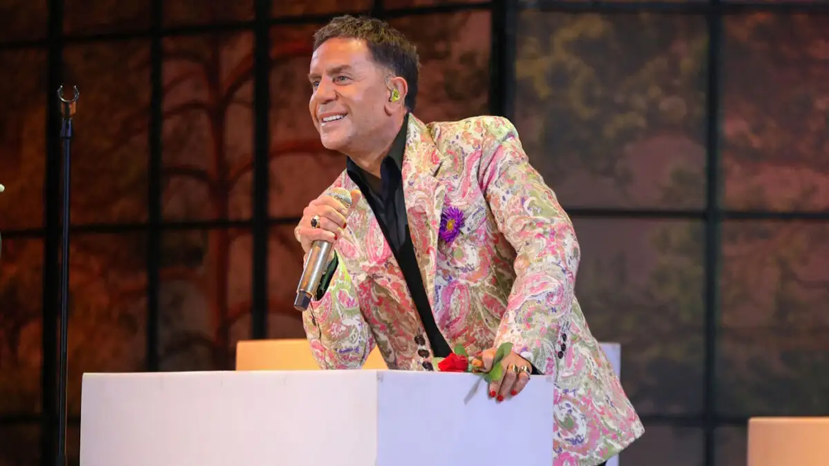 Γιώργος Μαζωνάκης: Σάλος με τα «γαλλικά» και τις χειρονομίες του στη σκηνή – «Θα σε γ@@@@ω μετά»