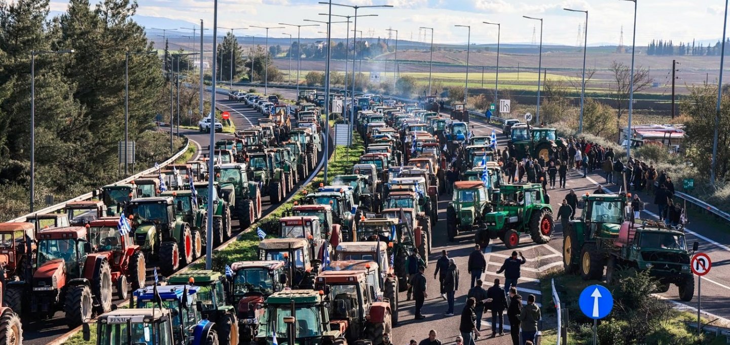 Επεισόδια στη Νίκαια: Βανδαλισμοί σε τρακτέρ αγροτών κατά τη συνάντηση με Μητσοτάκη