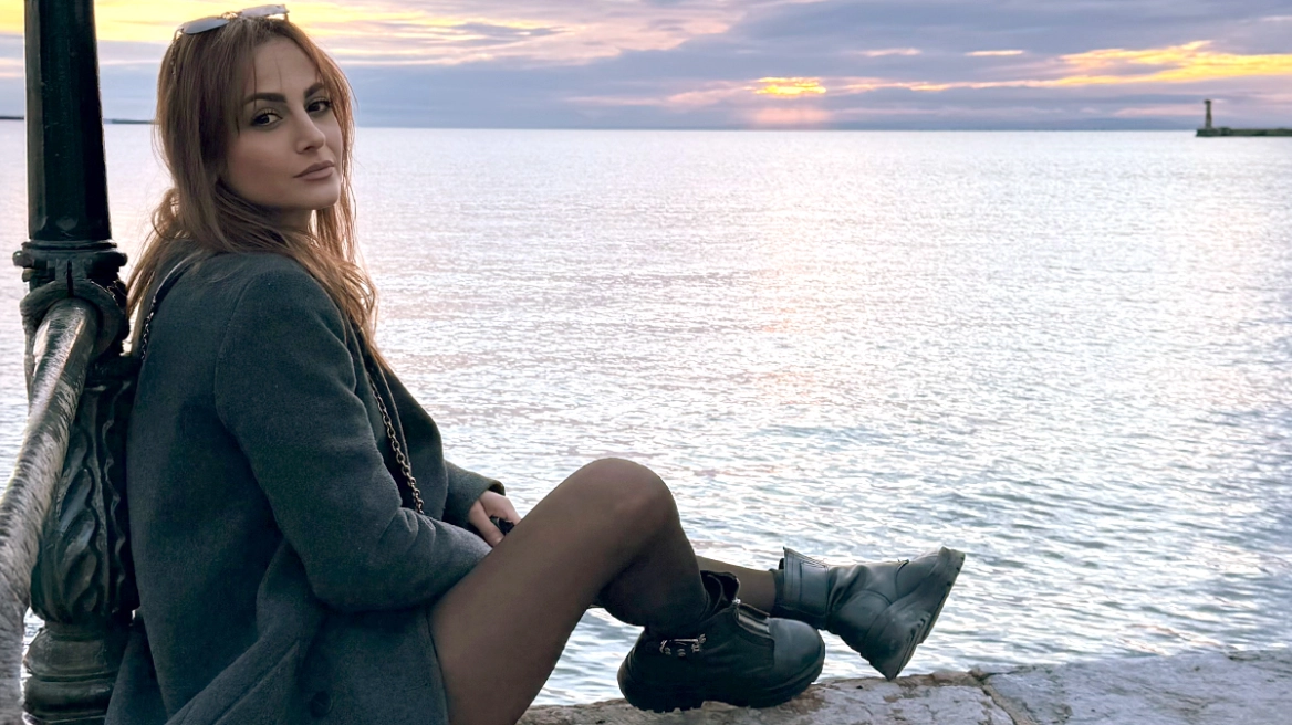 «Ζούσαμε με τον φόβο του όπλου»: Οικογένεια Ιρανών στη Θεσσαλονίκη μιλά για τη βία και τις απειλές του καθεστώτος