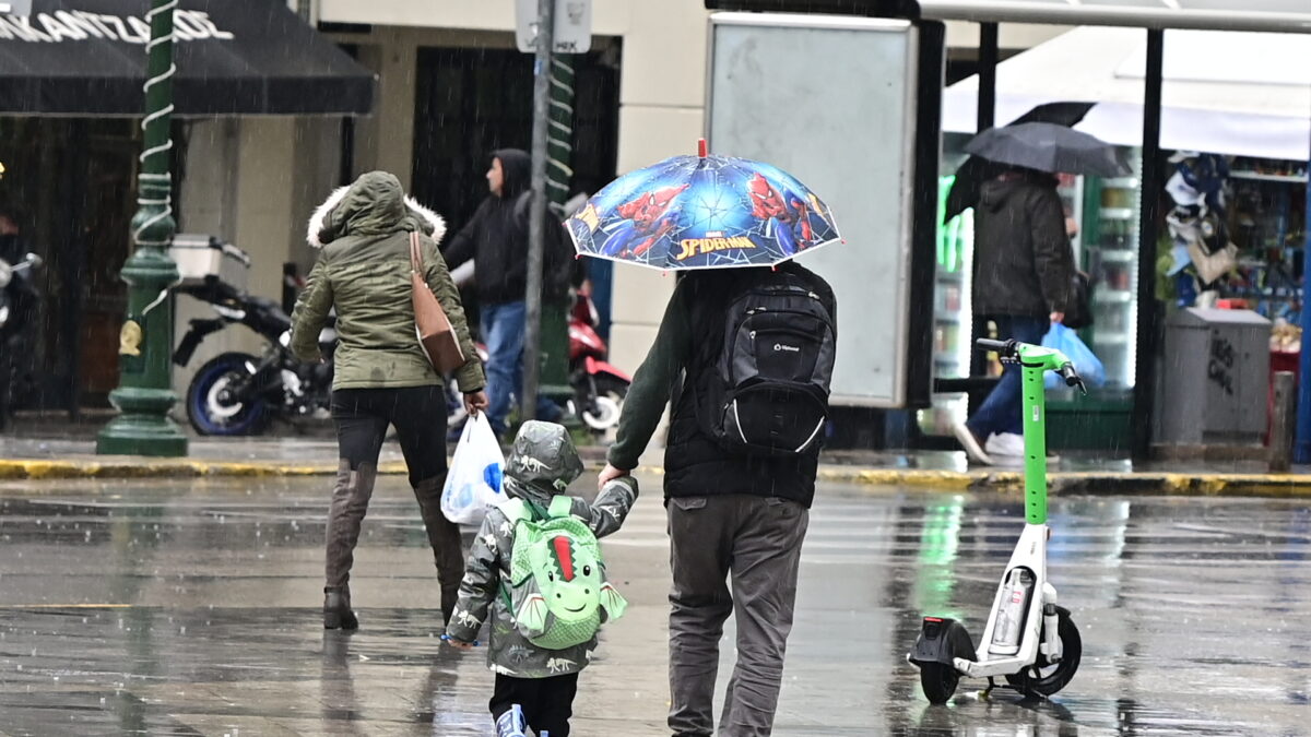 Άστατος ο καιρός: Ισχυροί άνεμοι στο Αιγαίο και φαινόμενα σε πολλές περιοχές
