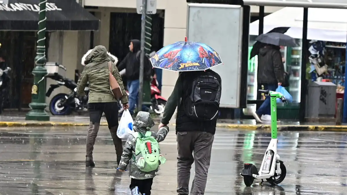 Καιρός: Διήμερο έντονης κακοκαιρίας με βροχές, καταιγίδες και θυελλώδεις ανέμους έως 9 μποφόρ