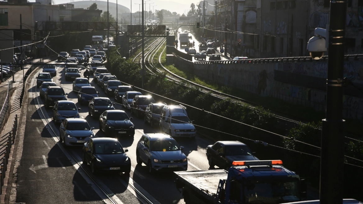 Ζωντανή εικόνα της κίνησης: Πού σημειώνονται καθυστερήσεις στους δρόμους