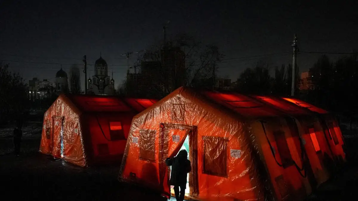 Κίεβο στο σκοτάδι μετά τα ρωσικά πλήγματα – Εκτεταμένες ζημιές σε δίκτυα ενέργειας