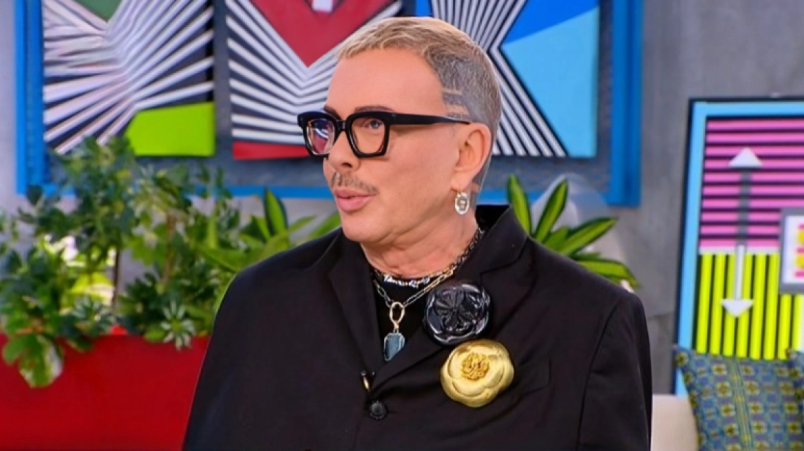 Ο Λάκης Γαβαλάς αποκαλύπτει το νέο του εγχείρημα: Σχεδιάζει ταφόπλακες Ο Λάκης Γαβαλάς αποκαλύπτει το νέο του εγχείρημα: Σχεδιάζει ταφόπλακες