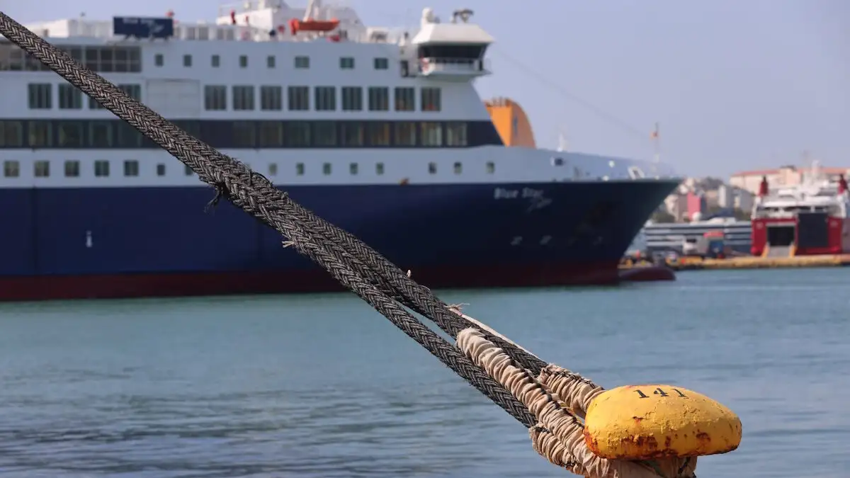 Απαγορευτικό απόπλου σε Ραφήνα και Λαύριο – Περιορισμένα δρομολόγια από Πειραιά