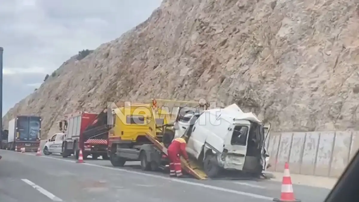 Τροχαίο στα Μέγαρα: Σύγκρουση δύο φορτηγών – Εκτός κυκλοφορίας η δεξιά λωρίδα στην εθνική Αθηνών-Κορίνθου