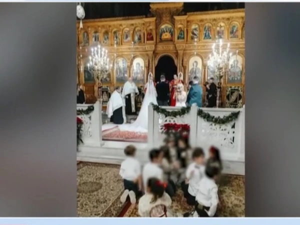 Γάμος στην Κομοτηνή: Η νύφη μοιράστηκε τη χαρά της με τους μικρούς μαθητές της- Δείτε video