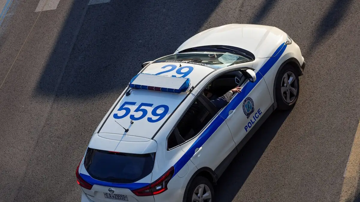 Πειραιάς: Ληστεία με όπλο σε ξενοδοχείο – Απείλησαν υπάλληλο υποδοχής και άρπαξαν 3.500 ευρώ